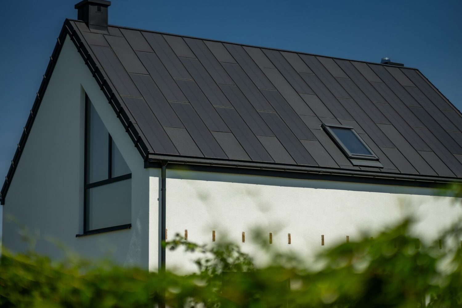 realizacja-solroof-bialy-dom